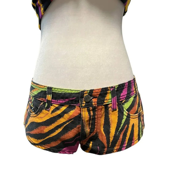 Dundas x Revolve Bianca Shorts - Picture 2 of 7